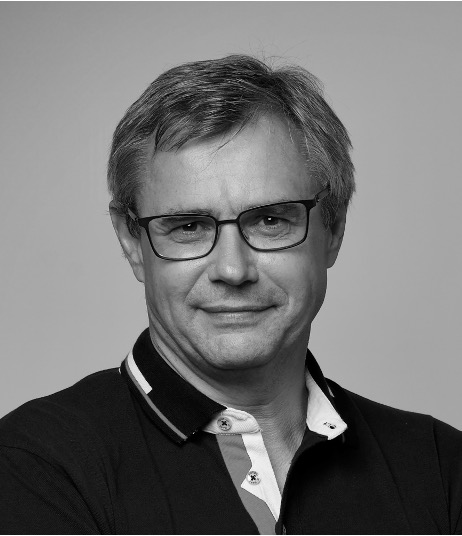 Dieses Bild hat ein leeres Alt-Attribut. Der Dateiname ist Portrait-Remo-bw.jpg